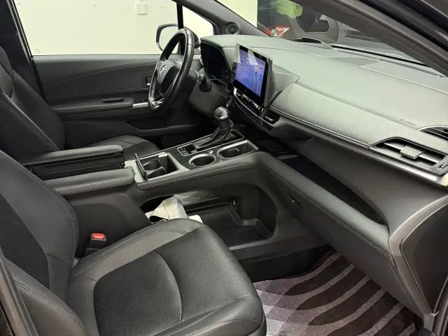 Toyota Sienna — Фото автомобиля 28