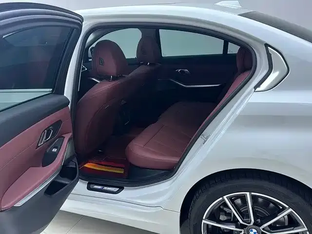 BMW 3 Series — Фото автомобиля 10
