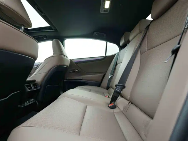 Lexus ES — Фото автомобиля 19