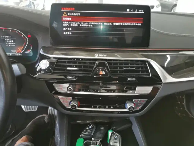 BMW 5 Series — Фото автомобиля 12