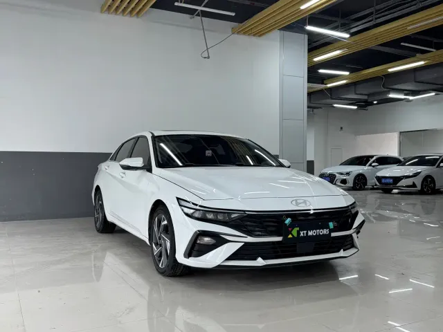 Hyundai Elantra — Фото автомобиля 4
