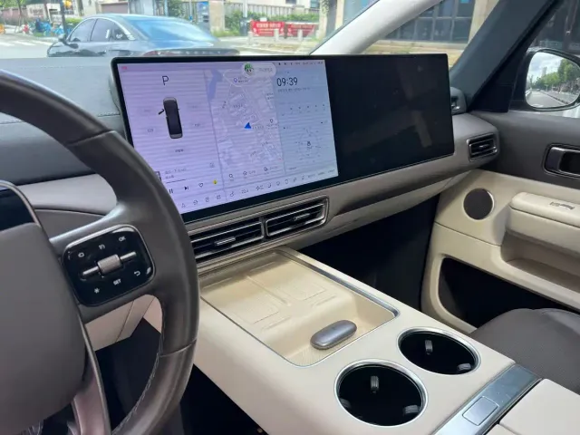 Li Auto MEGA — Фото автомобиля 8