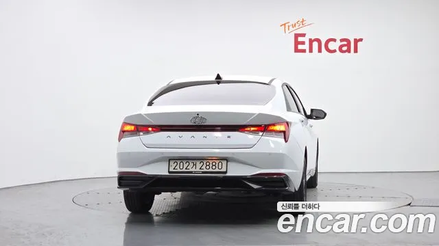 Hyundai AVANTE Avante (CN7) — Фото автомобиля 4