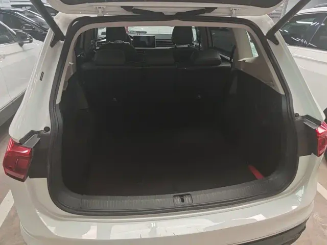 Volkswagen Tiguan L — Фото автомобиля 18
