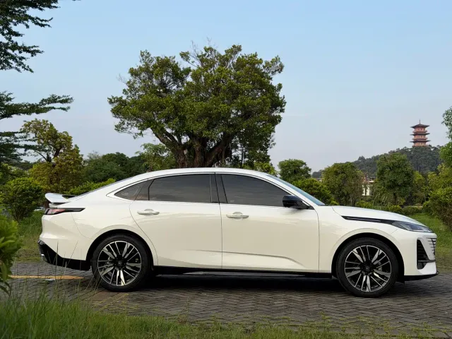 Changan Eado — Фото автомобиля 15