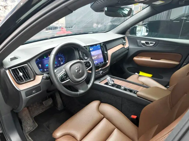 Volvo XC60 — Фото автомобиля 5