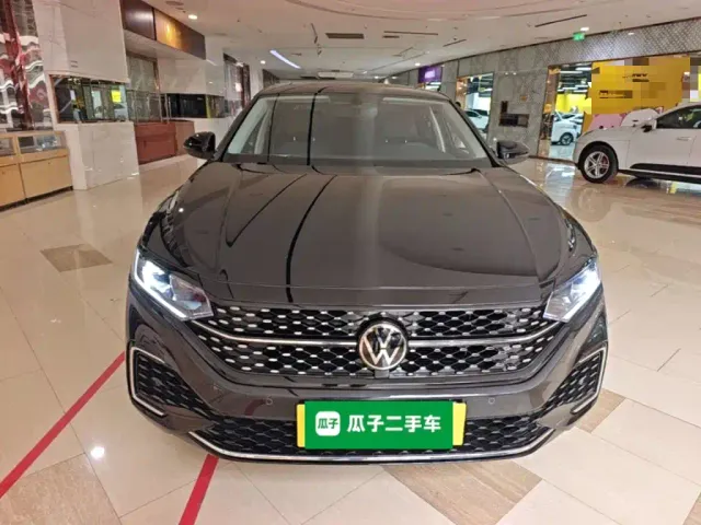 Volkswagen Passat — Фото автомобиля 2