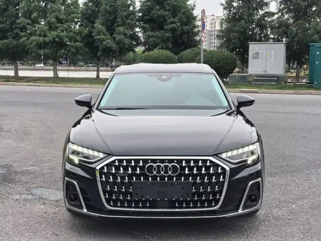 Audi A8 — Фото автомобиля 2