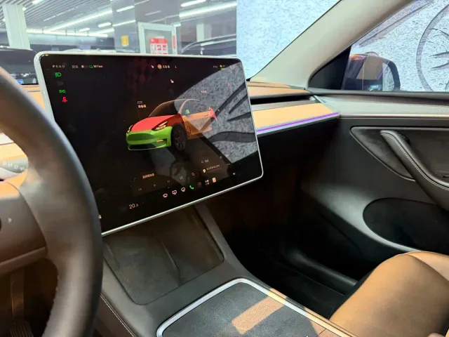Tesla Model Y — Фото автомобиля 7