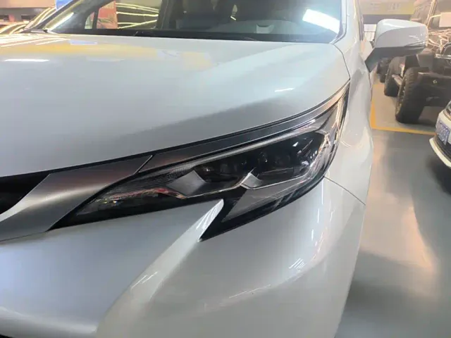 Toyota Sienna — Фото автомобиля 23