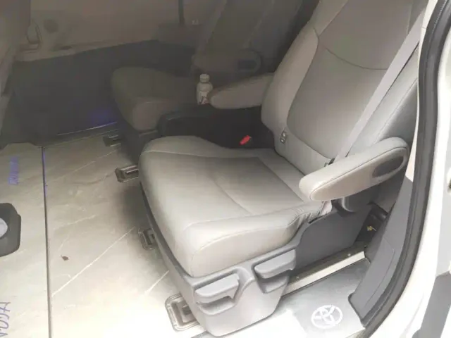 Toyota Granvia — Фото автомобиля 11