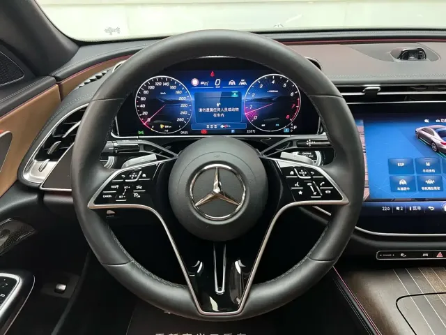 Mercedes-Benz E-Class — Фото автомобиля 14