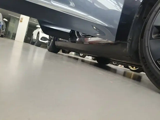 Tesla Model 3 — Фото автомобиля 20