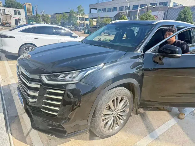 Фотография автомобиля — Toyota Highlander