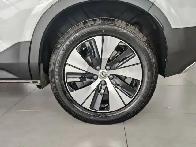 Volvo XC40 — Фото автомобиля 6