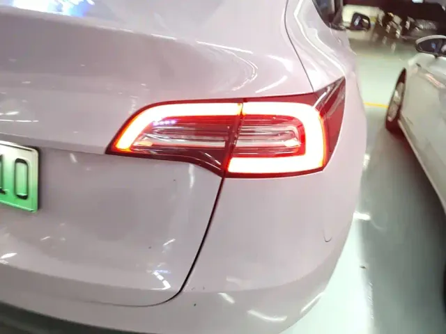 Tesla Model Y — Фото автомобиля 7