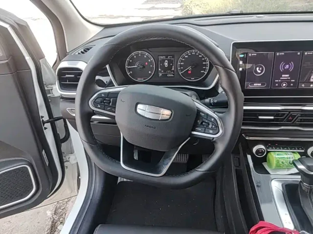 Geely Binyue — Фото автомобиля 10