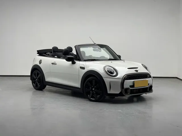 MINI MINI 2023 2.0T COOPER S King's Cross Special Edition — Фото автомобиля 2