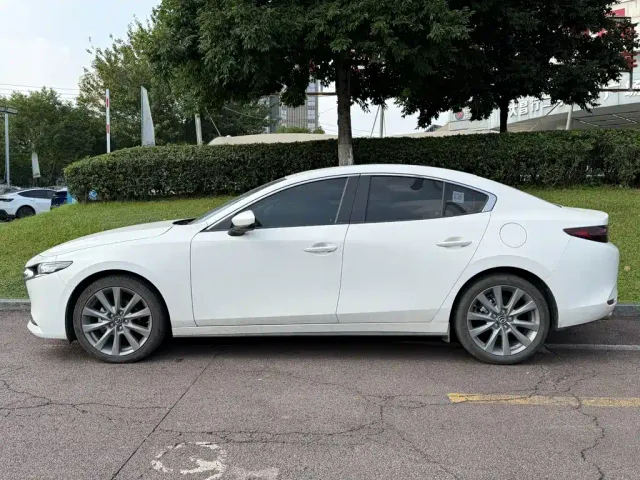 Mazda Axela — Фото автомобиля 3