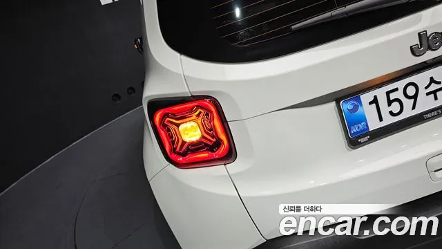 Jeep Renegade — Фото автомобиля 23