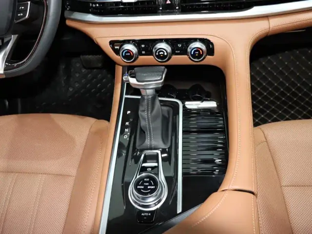 Changan CS95 — Фото автомобиля 16