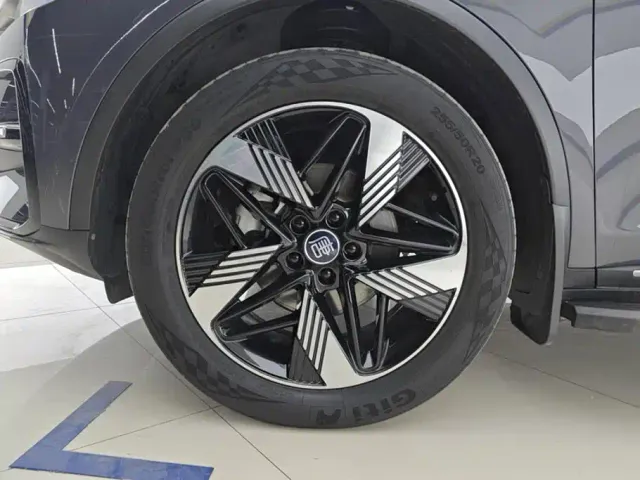 BYD Tang — Фото автомобиля 6