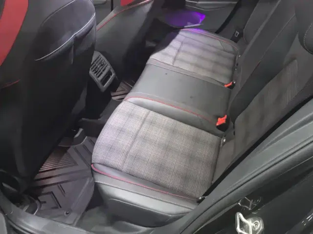 Volkswagen Golf GTI — Фото автомобиля 11