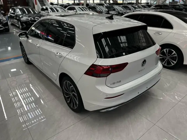Volkswagen Golf — Фото автомобиля 18