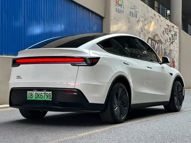 Tesla Model Y — Фото автомобиля 5