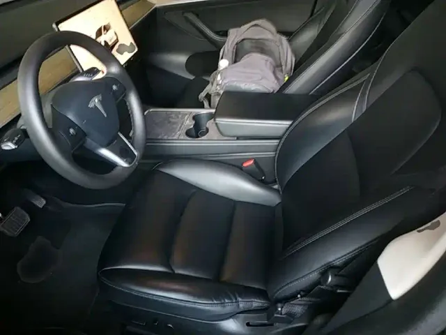Tesla Model Y — Фото автомобиля 14