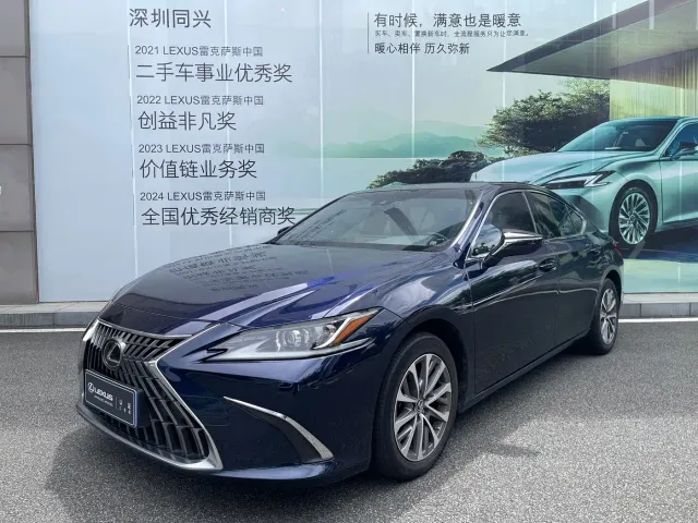 Фотография автомобиля — Lexus ES
