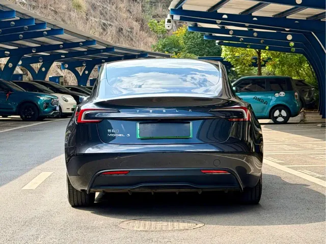 Tesla Model 3 — Фото автомобиля 5