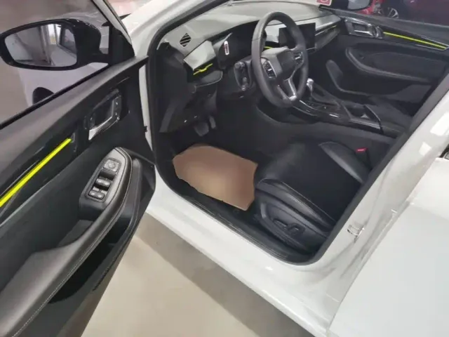 Roewe i5 — Фото автомобиля 15