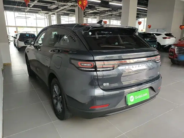 Leapmotor C11 — Фото автомобиля 4