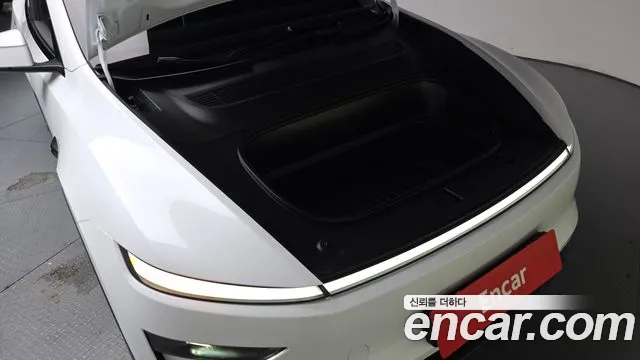 Tesla Model Y — Фото автомобиля 4