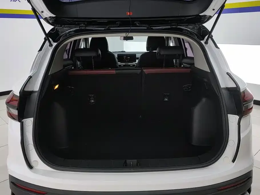 Geely Binyue 2021 1.4T DCT Diamond Edition — Фото автомобиля 4