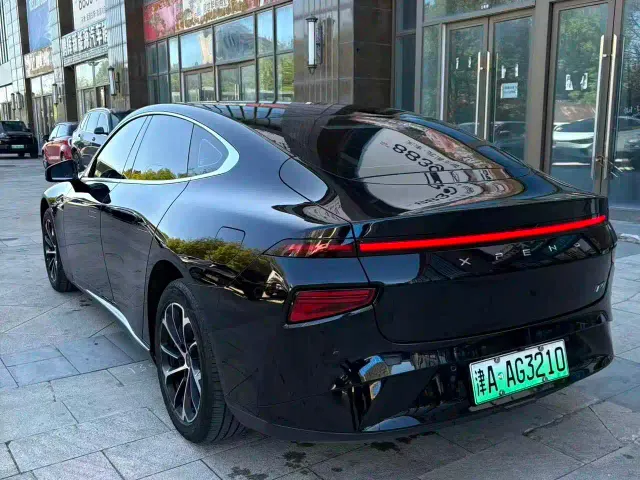 Xpeng P7 — Фото автомобиля 5