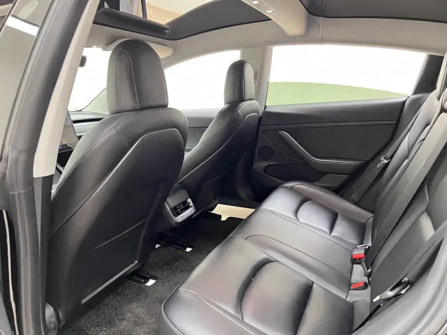 Tesla Model 3 — Фото автомобиля 19