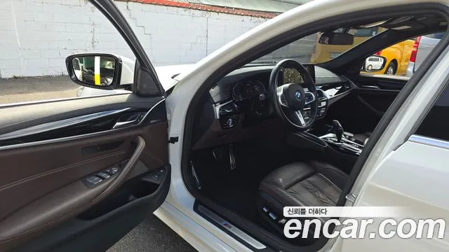 BMW 5-Series 5 серия (G30) — Фото автомобиля 10