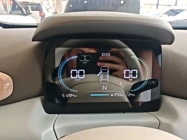 Leapmotor T03 — Фото автомобиля 11