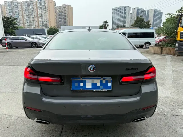 BMW 5 Series — Фото автомобиля 15