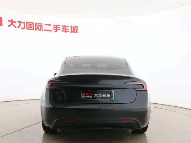 Tesla Model 3 — Фото автомобиля 14