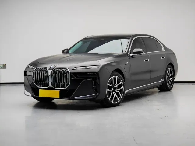 Фотография автомобиля — BMW i7