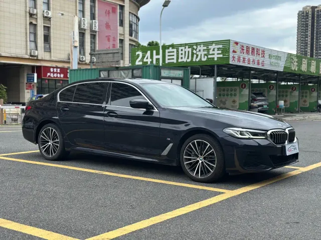 BMW 5 Series — Фото автомобиля 3