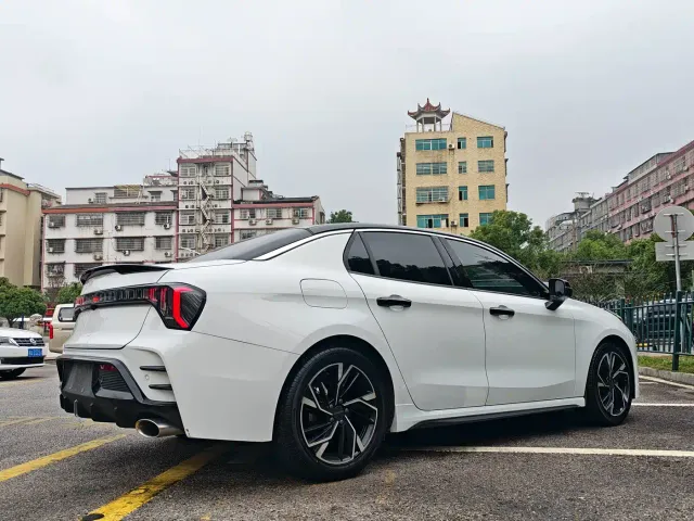 Lynk & Co 03 — Фото автомобиля 7