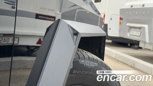 Tesla Cybertruck — Фото автомобиля 12