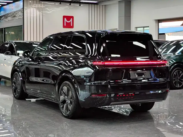 Li Auto L9 — Фото автомобиля 15