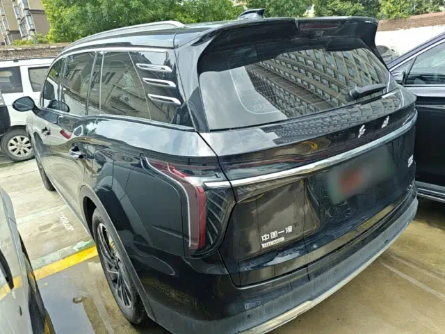 Hongqi HS7 PHEV — Фото автомобиля 22