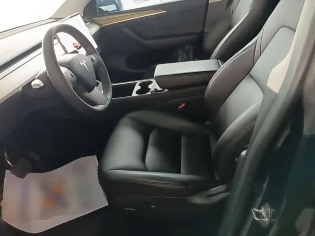 Tesla Model Y — Фото автомобиля 14