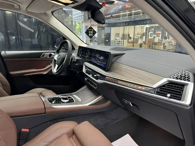 BMW X7 — Фото автомобиля 16